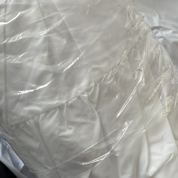 Strapless White dress with red trim. Purchased and never worn size 8. NWT - Picture 4 of 5